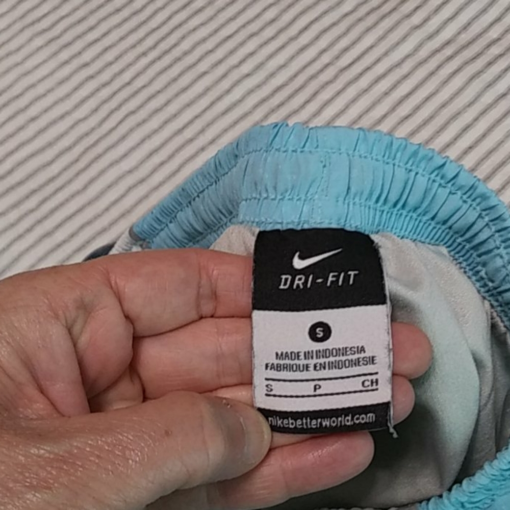 Nike dri fit polyester shorts with built in panty - Picture 4 of 6